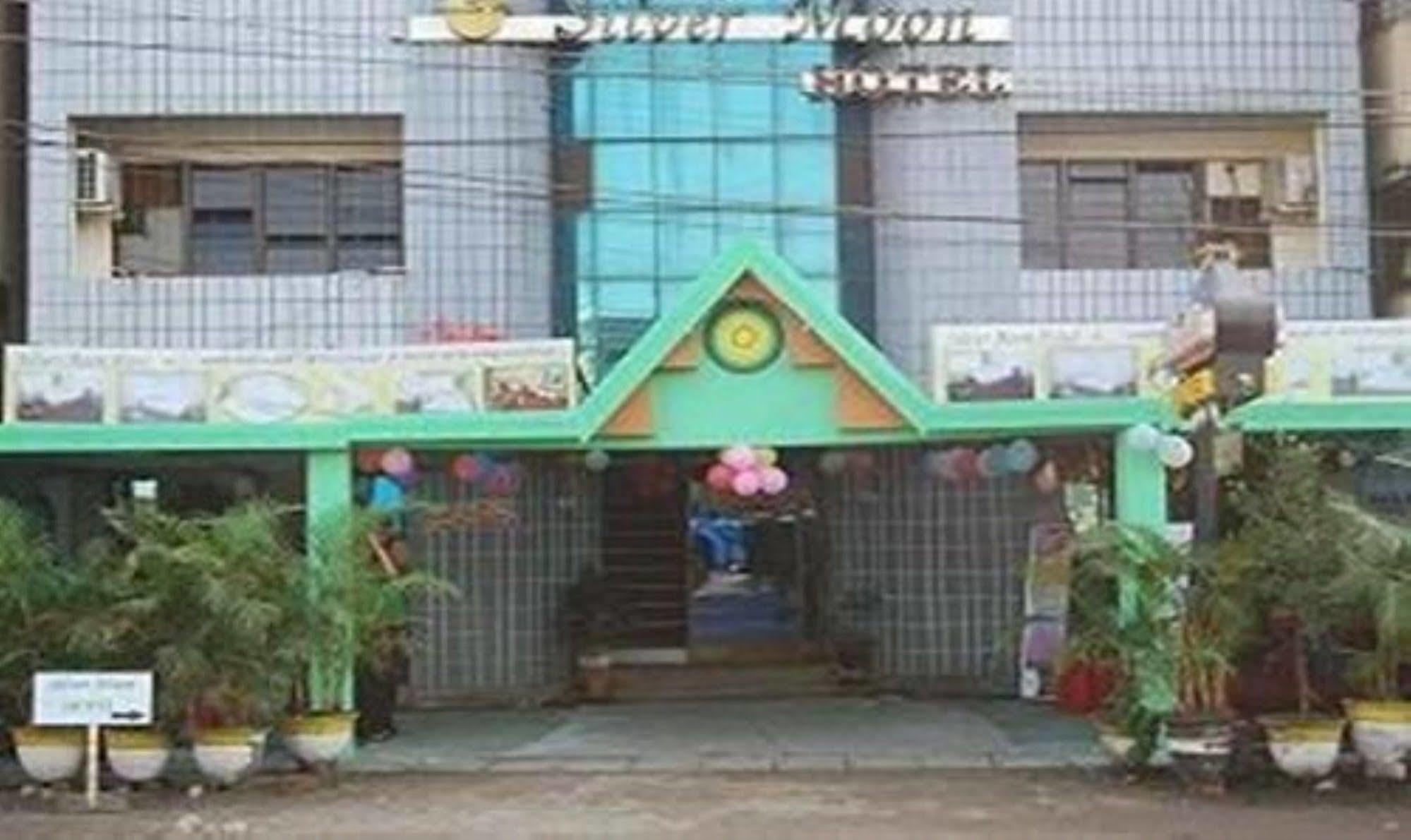 Silver Moon Hotel Yangon Extérieur photo