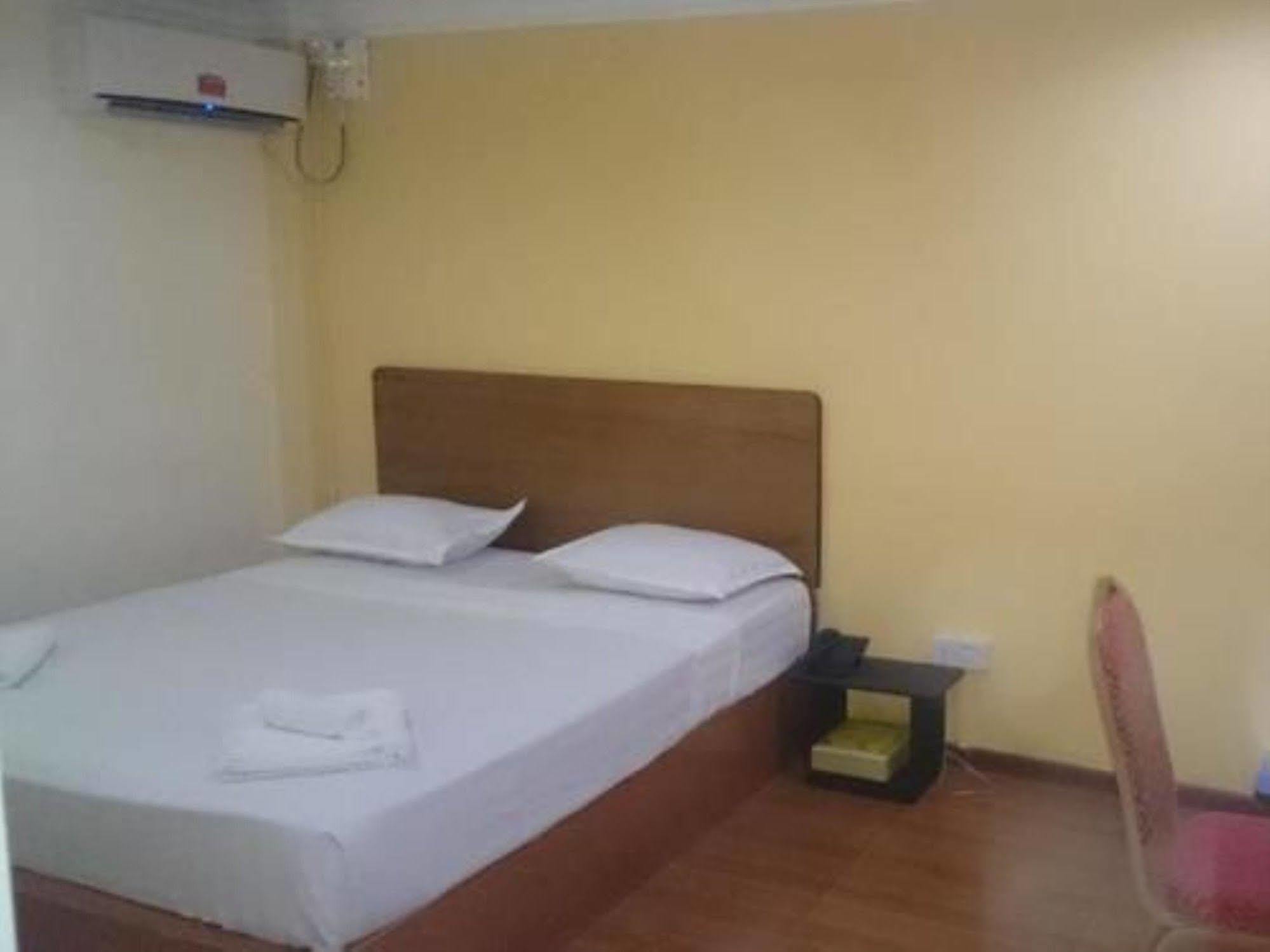 Silver Moon Hotel Yangon Extérieur photo