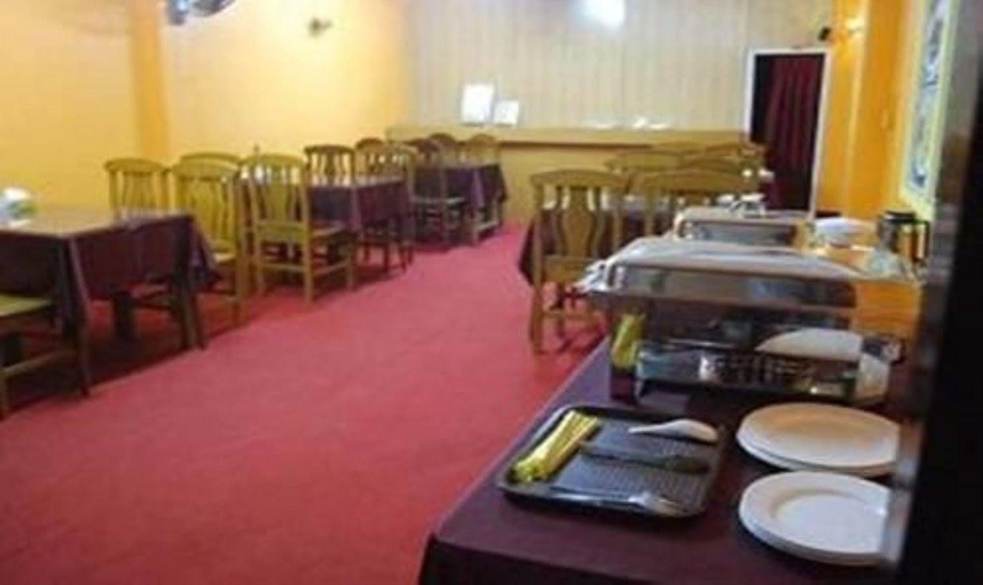 Silver Moon Hotel Yangon Extérieur photo