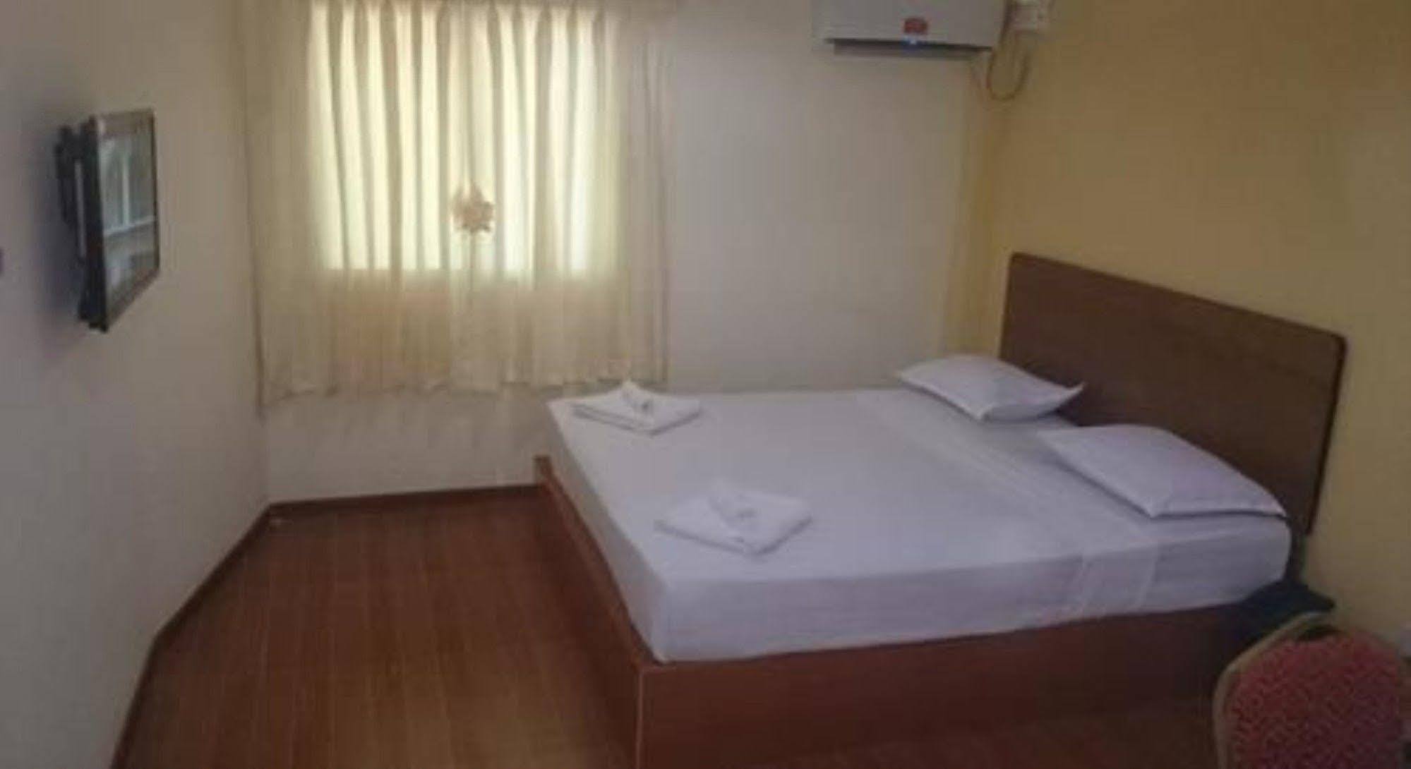 Silver Moon Hotel Yangon Extérieur photo